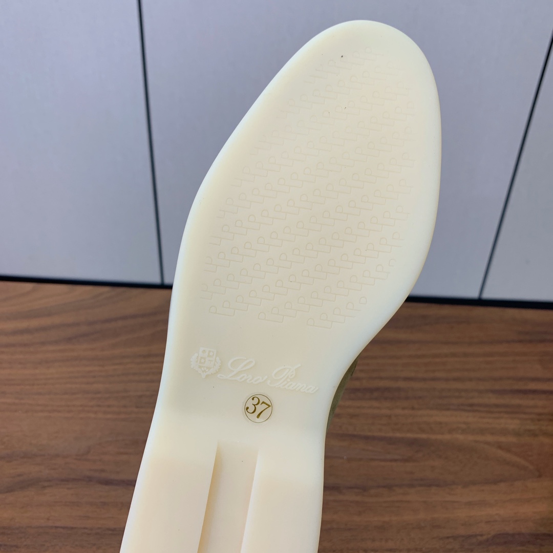 【Loro Piana】锁边包头拖。意大利顶级羊绒复古优雅低调奢华。时尚性与皮料实用性同样兼具依然全网最