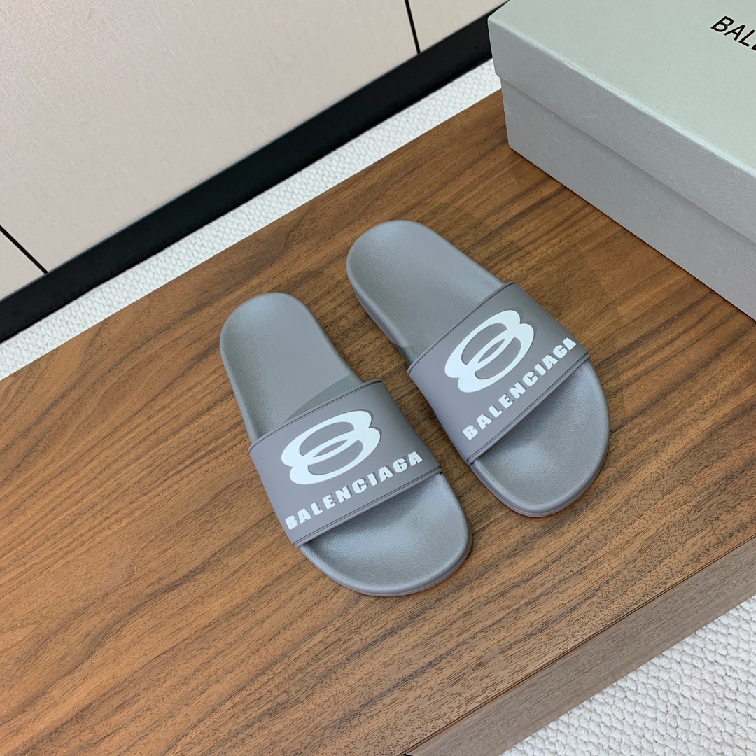 【Balengiacig*】经典拖鞋。一比一私模，突出后跟Logo，鞋底采用传统上乘PU，防滑耐磨，柔软