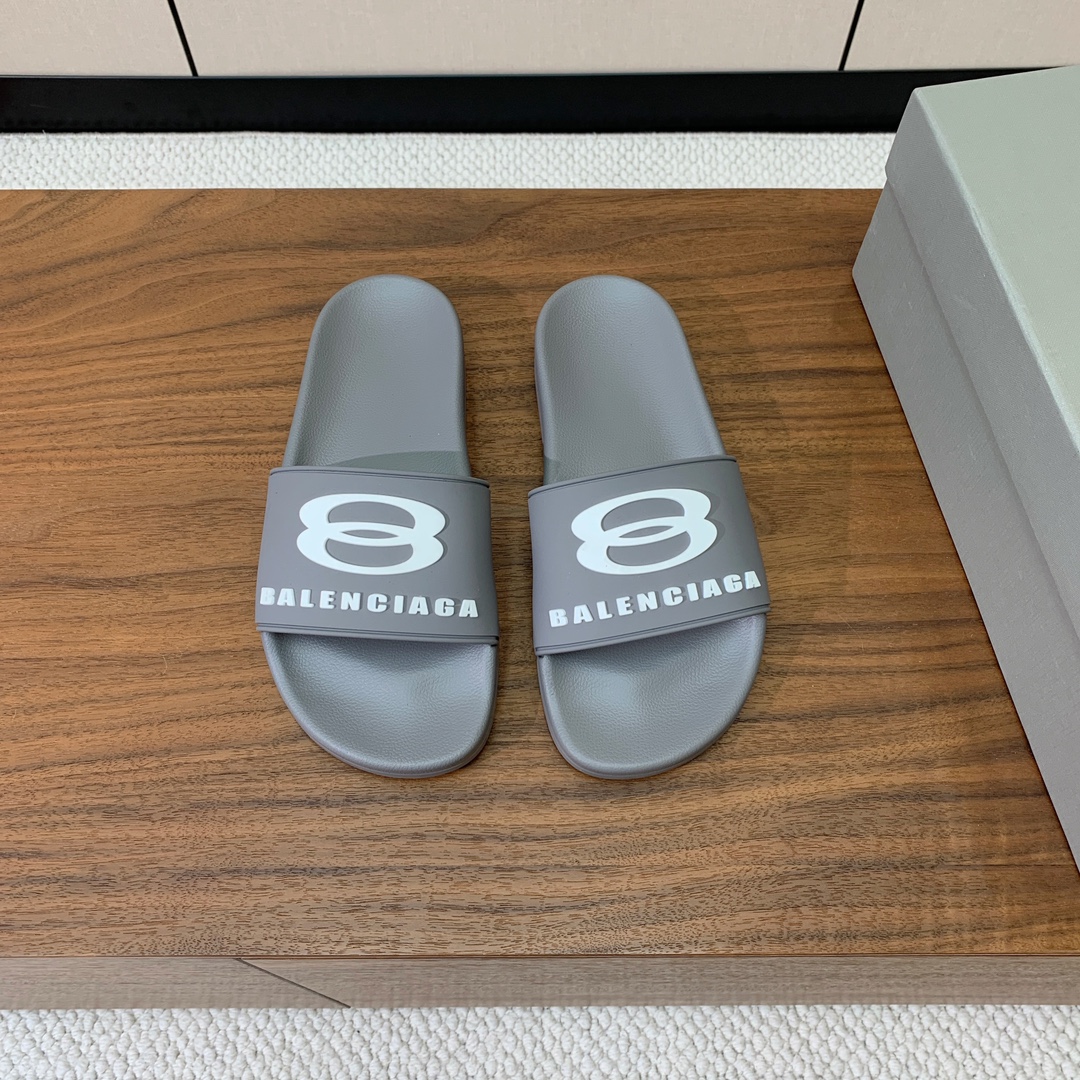 【Balengiacig*】经典拖鞋。一比一私模，突出后跟Logo，鞋底采用传统上乘PU，防滑耐磨，柔软