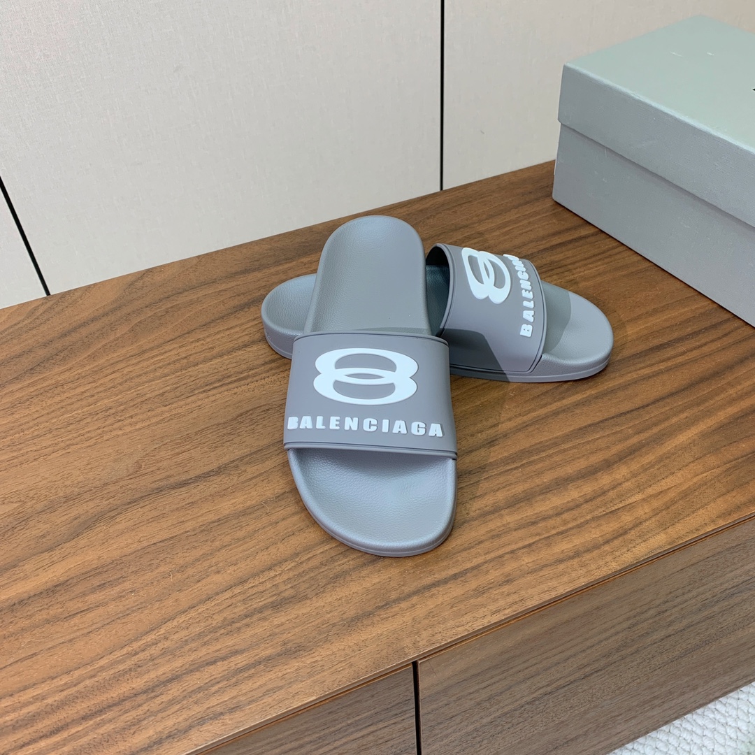 【Balengiacig*】经典拖鞋。一比一私模，突出后跟Logo，鞋底采用传统上乘PU，防滑耐磨，柔软