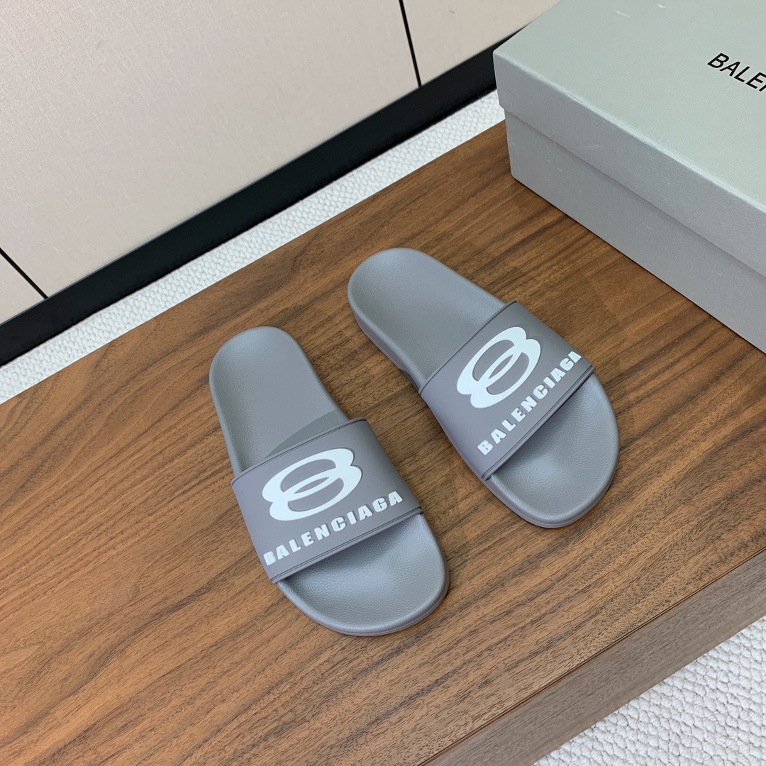 【Balengiacig*】经典拖鞋。一比一私模，突出后跟Logo，鞋底采用传统上乘PU，防滑耐磨，柔软