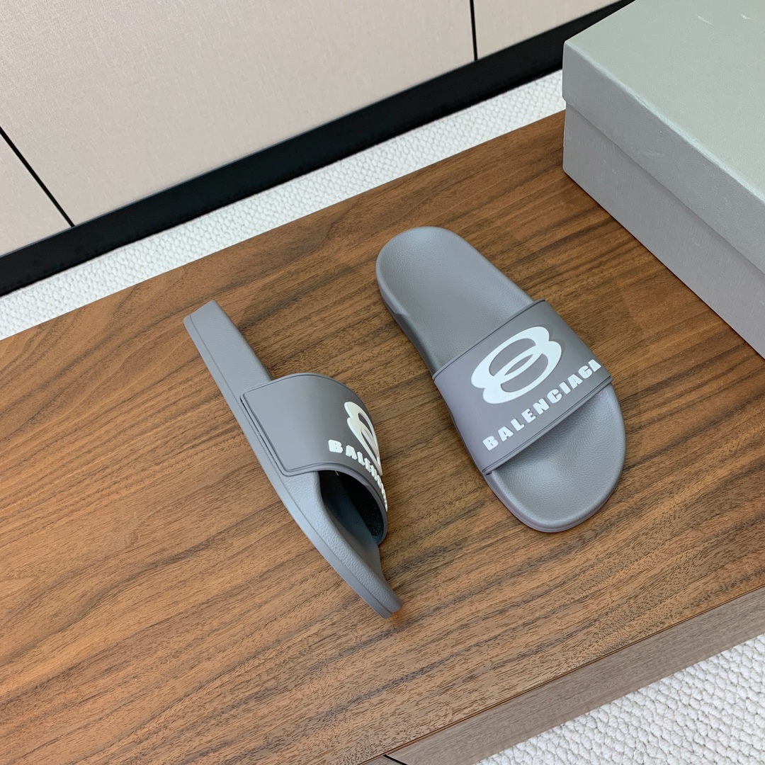 【Balengiacig*】经典拖鞋。一比一私模，突出后跟Logo，鞋底采用传统上乘PU，防滑耐磨，柔软