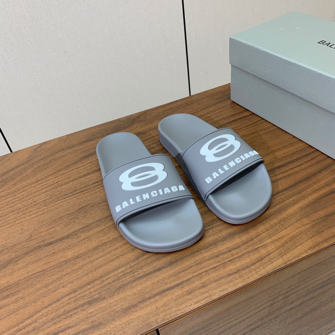【Balengiacig*】经典拖鞋。一比一私模，突出后跟Logo，鞋底采用传统上乘PU，防滑耐磨，柔软