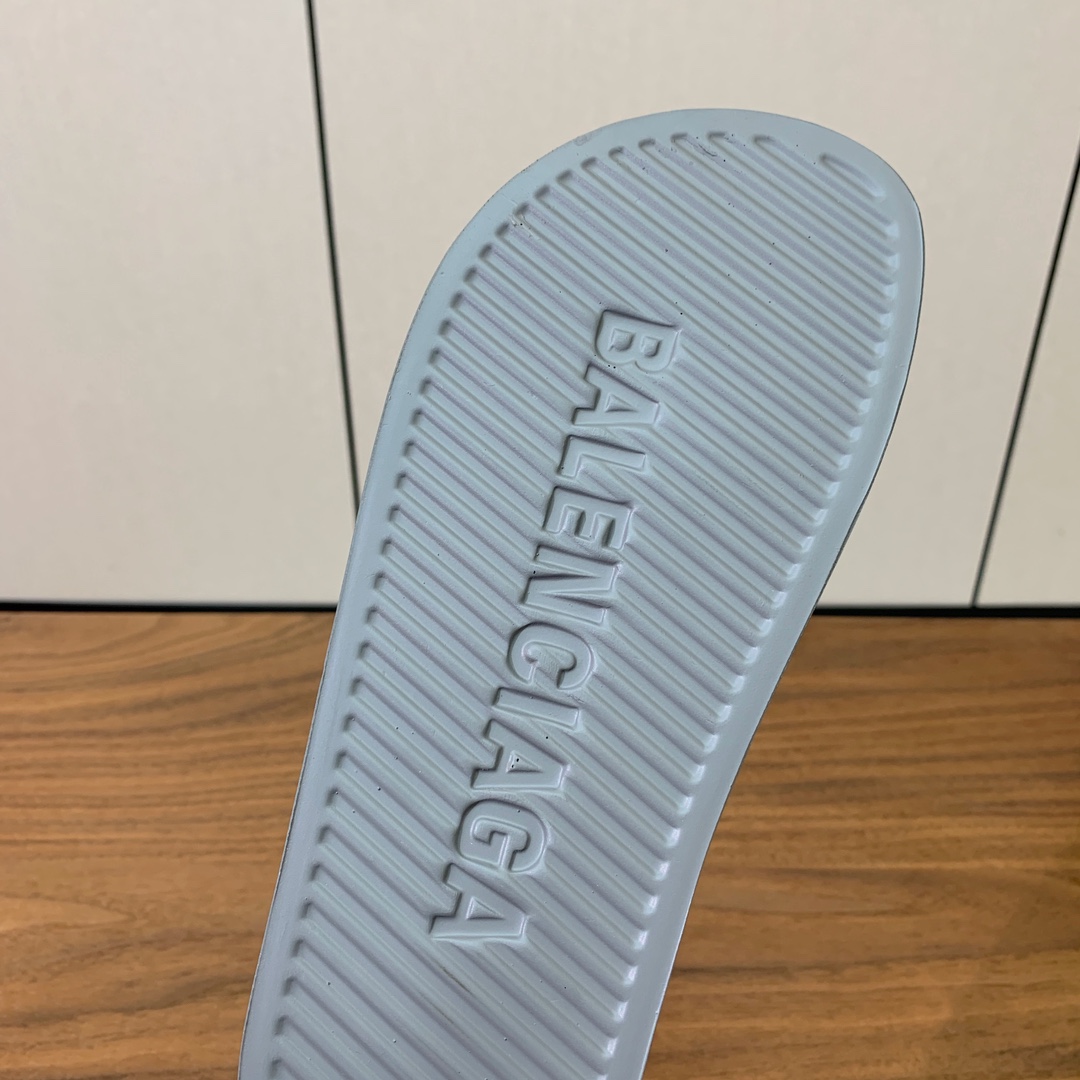 【Balengiacig*】经典拖鞋。一比一私模，突出后跟Logo，鞋底采用传统上乘PU，防滑耐磨，柔软