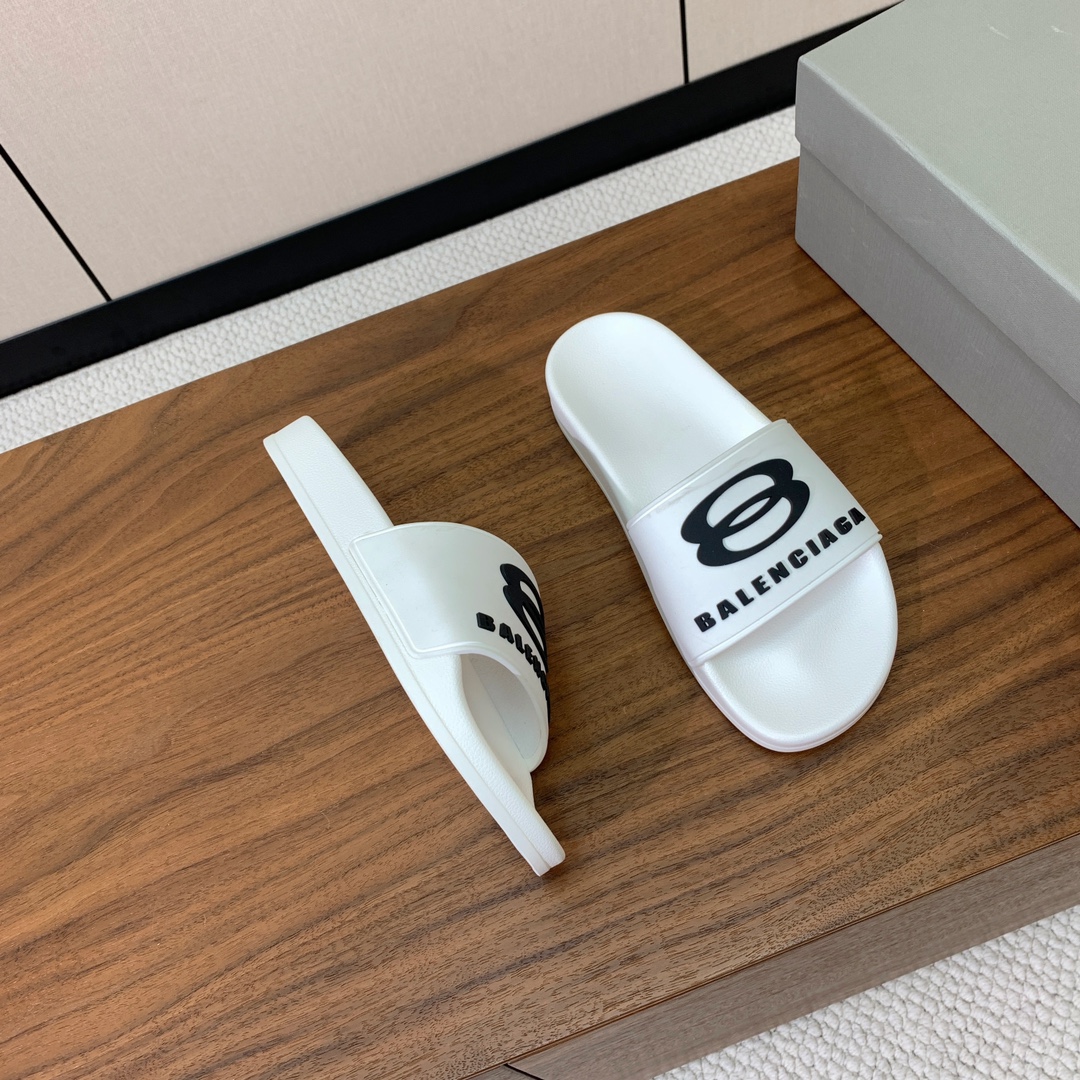 【Balengiacig*】经典拖鞋。一比一私模，突出后跟Logo，鞋底采用传统上乘PU，防滑耐磨，柔软