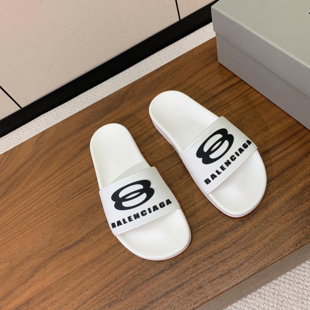 【Balengiacig*】经典拖鞋。一比一私模，突出后跟Logo，鞋底采用传统上乘PU，防滑耐磨，柔软