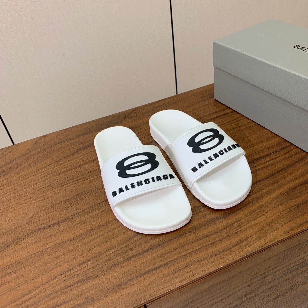 【Balengiacig*】经典拖鞋。一比一私模，突出后跟Logo，鞋底采用传统上乘PU，防滑耐磨，柔软