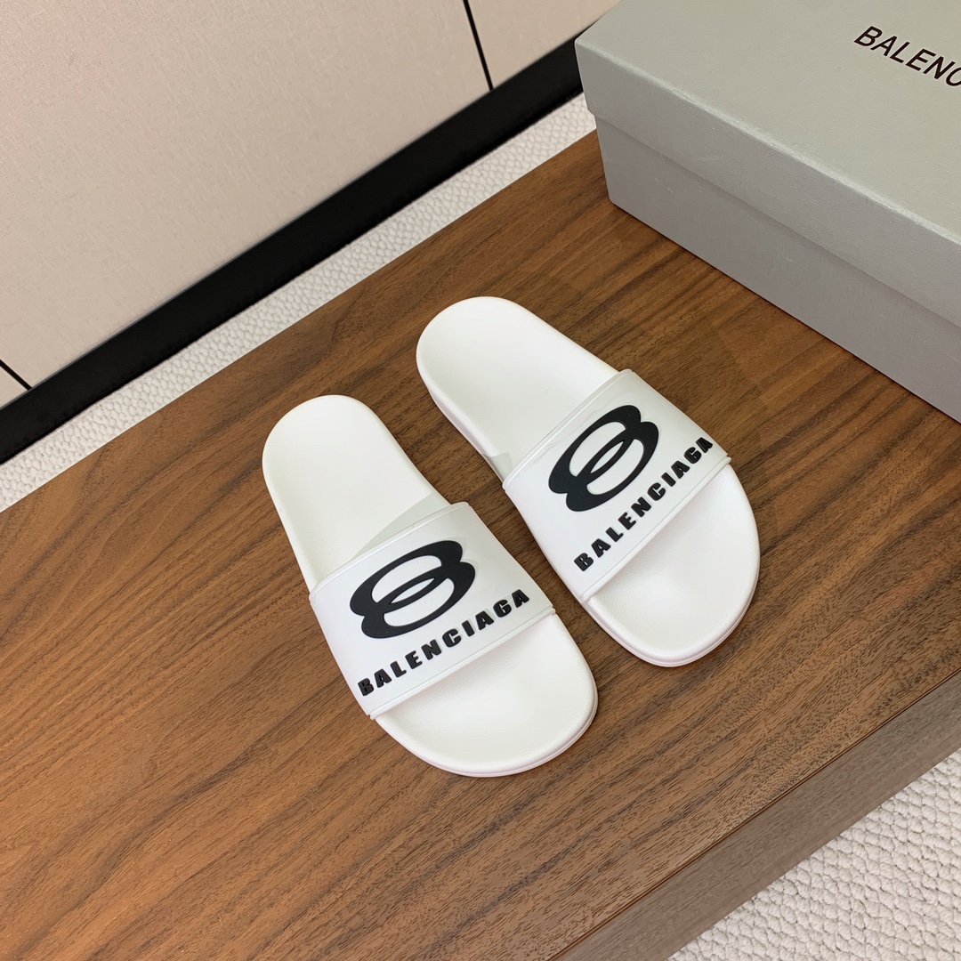【Balengiacig*】经典拖鞋。一比一私模，突出后跟Logo，鞋底采用传统上乘PU，防滑耐磨，柔软