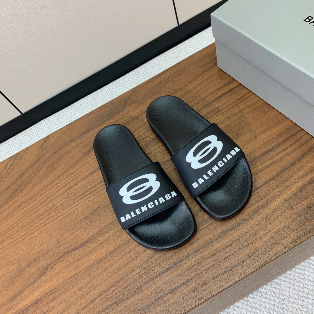 【Balengiacig*】经典拖鞋。一比一私模，突出后跟Logo，鞋底采用传统上乘PU，防滑耐磨，柔软