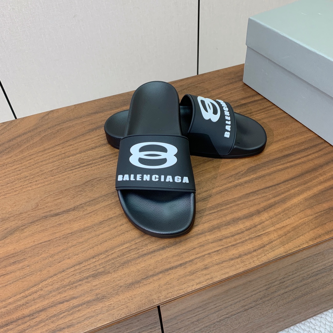 【Balengiacig*】经典拖鞋。一比一私模，突出后跟Logo，鞋底采用传统上乘PU，防滑耐磨，柔软