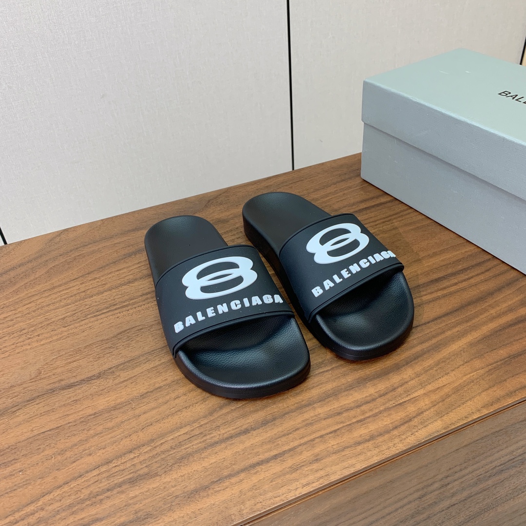 【Balengiacig*】经典拖鞋。一比一私模，突出后跟Logo，鞋底采用传统上乘PU，防滑耐磨，柔软