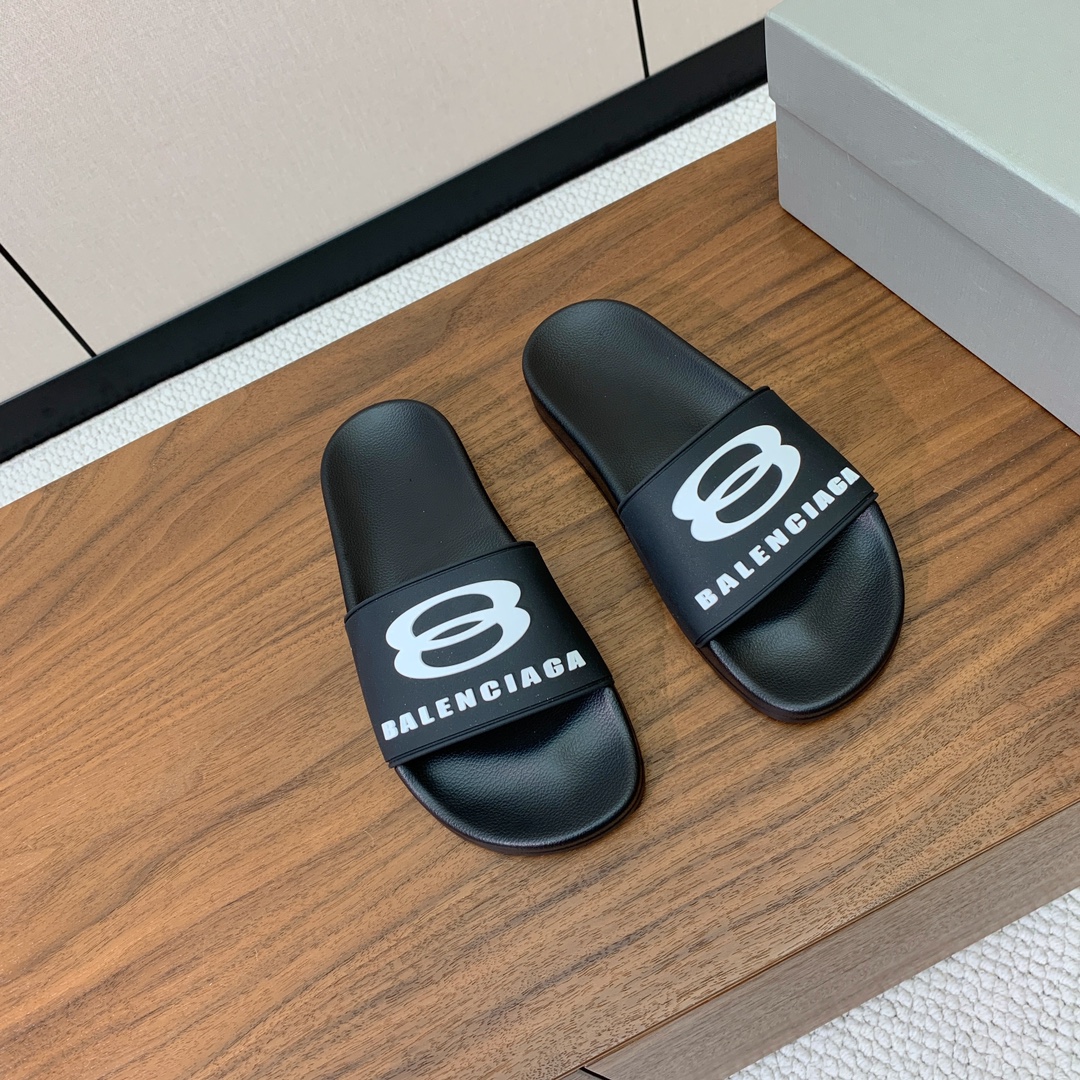 【Balengiacig*】经典拖鞋。一比一私模，突出后跟Logo，鞋底采用传统上乘PU，防滑耐磨，柔软