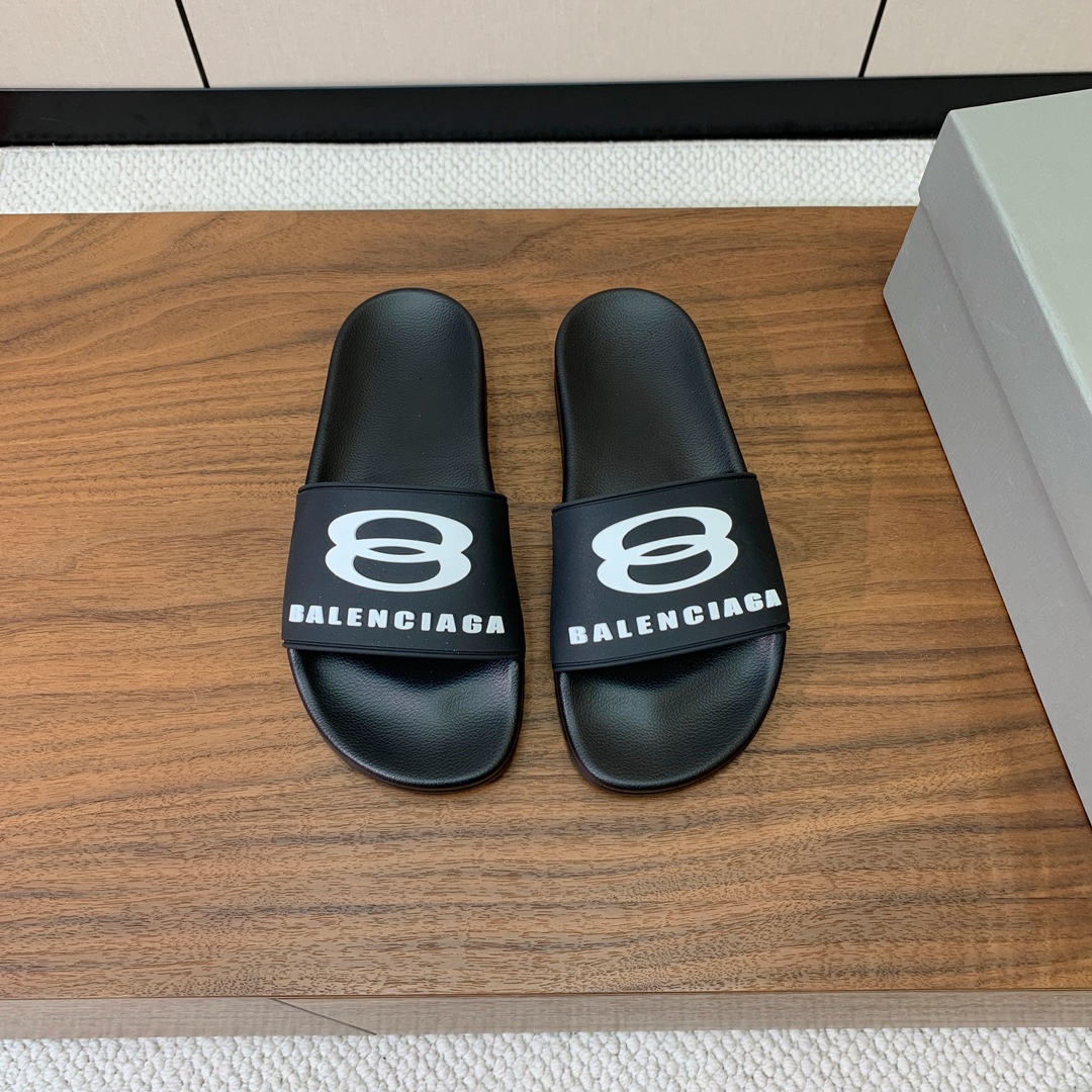 【Balengiacig*】经典拖鞋。一比一私模，突出后跟Logo，鞋底采用传统上乘PU，防滑耐磨，柔软