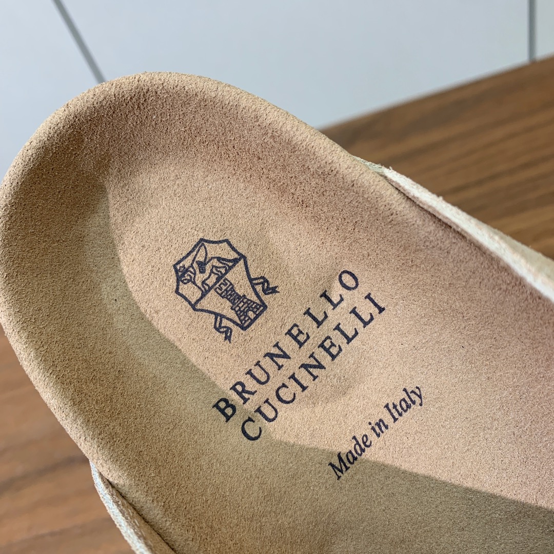 【BRUNELL* CUCINELL*】男款半包拖鞋。材质：进口环保牛绒、橡胶大底。
码数：38-45（