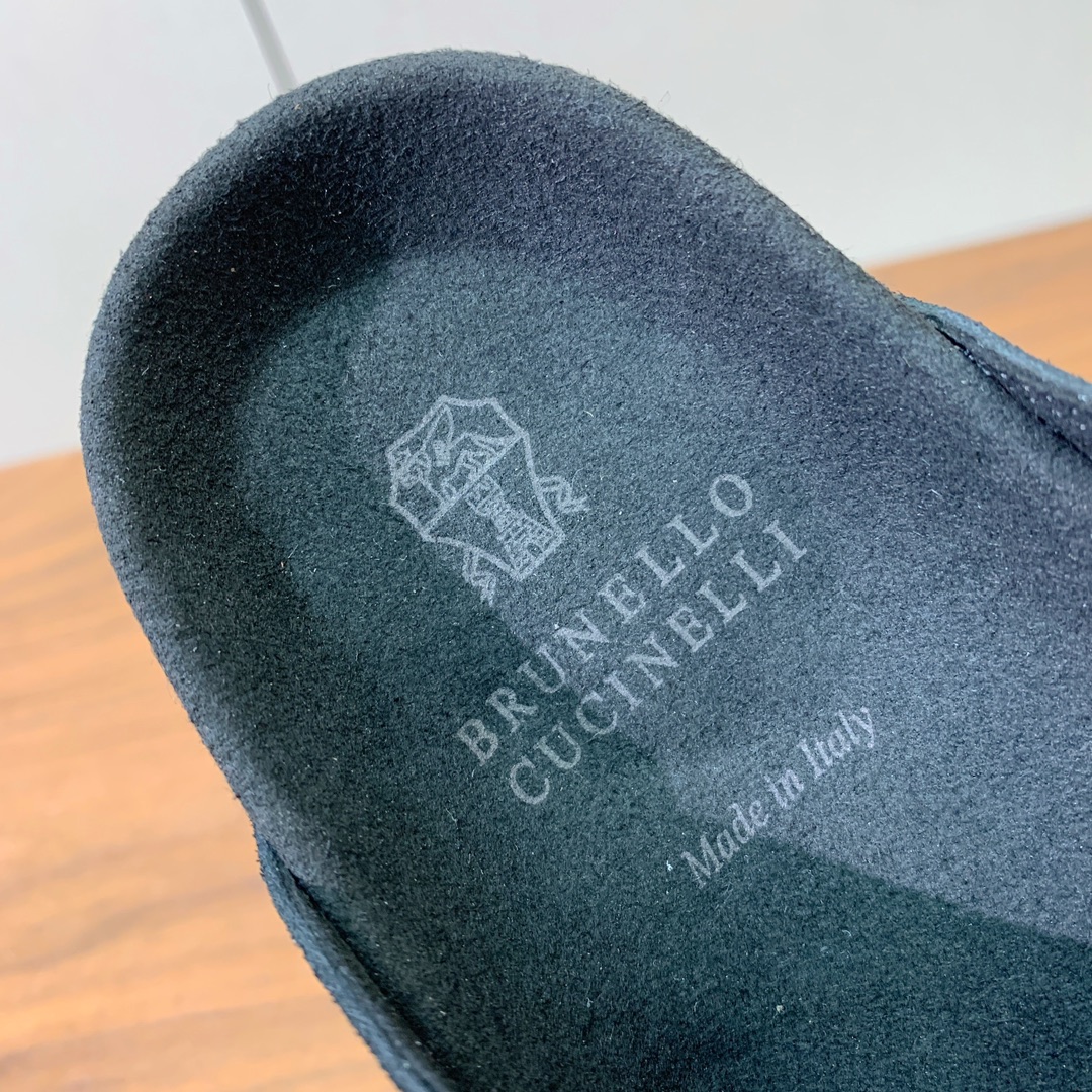 【BRUNELL* CUCINELL*】男款半包拖鞋。材质：进口环保牛绒、橡胶大底。
码数：38-45（