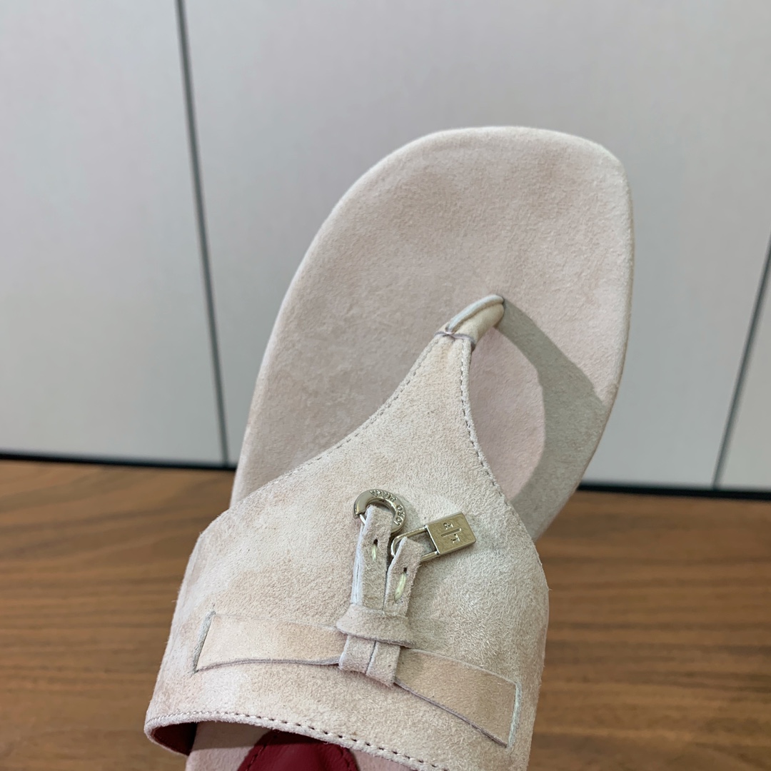 【Loro Piana】人字拖鞋。意大利顶级羊绒复古优雅低调奢华。时尚性与皮料实用性同样兼具依然全网最高