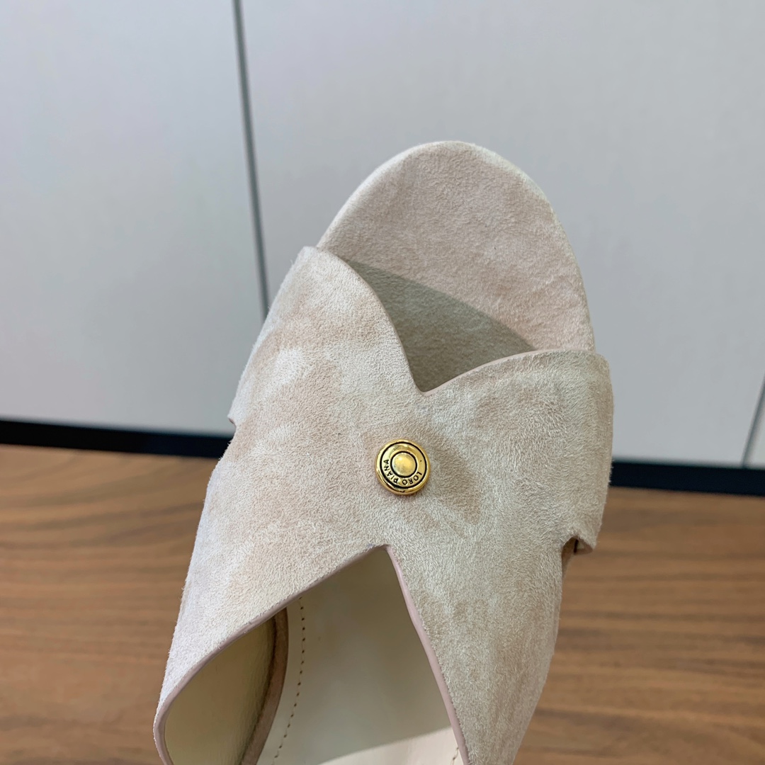【Loro Piana】经典复古绝美平底拖鞋。简约即时髦、松弛的高级感。感受夏日感高级穿搭。面料羊京，内