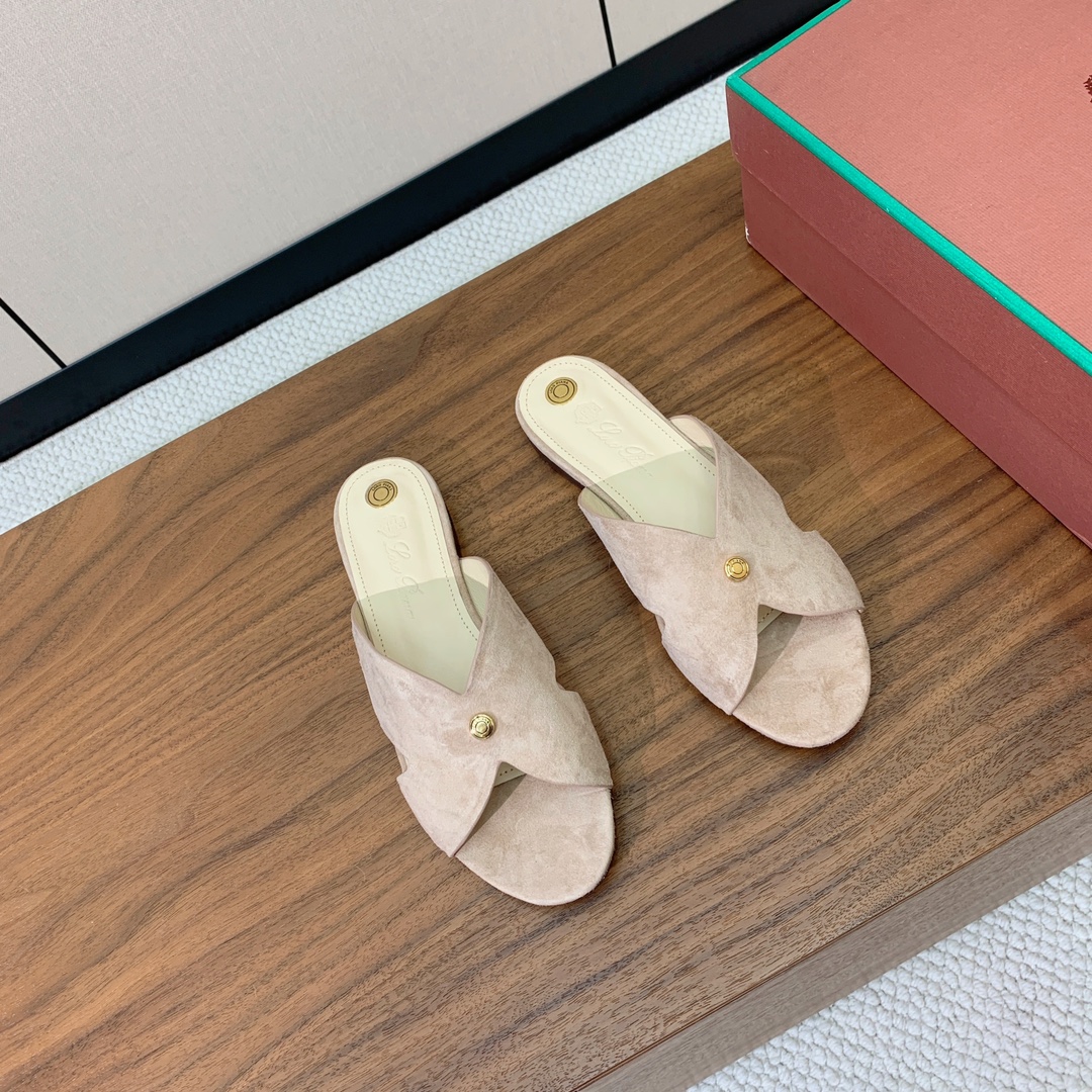 【Loro Piana】经典复古绝美平底拖鞋。简约即时髦、松弛的高级感。感受夏日感高级穿搭。面料羊京，内