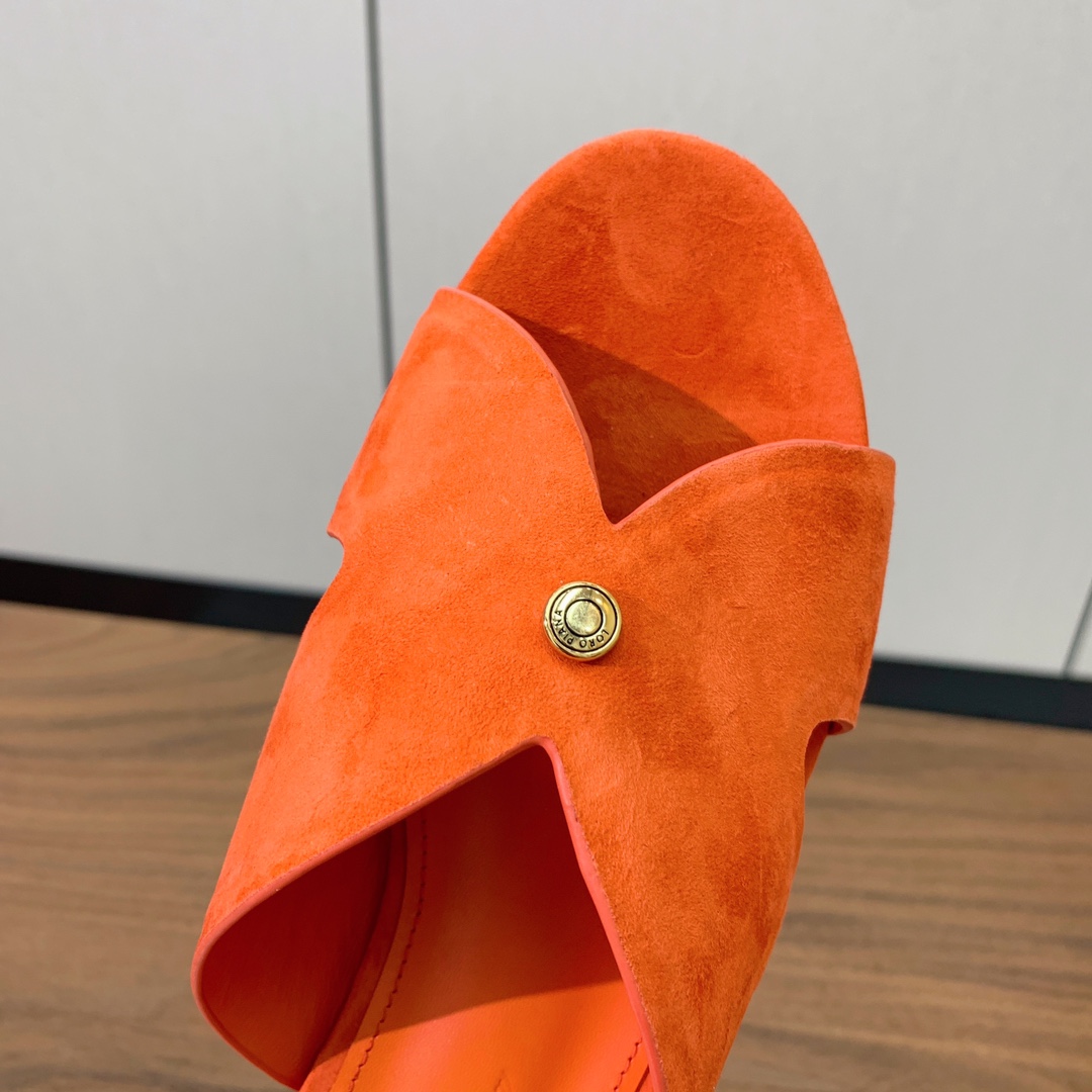 【Loro Piana】经典复古绝美平底拖鞋。简约即时髦、松弛的高级感。感受夏日感高级穿搭。面料羊京，内