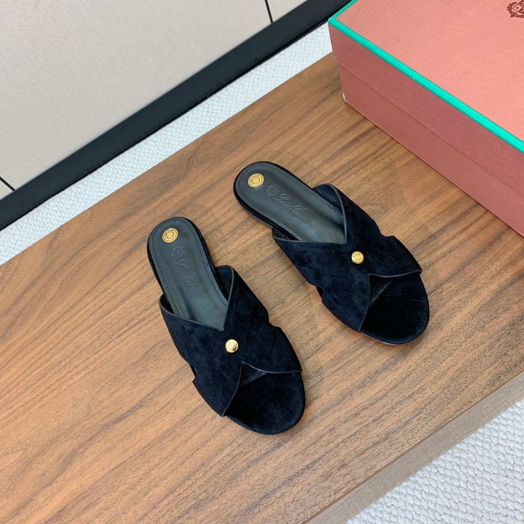 【Loro Piana】经典复古绝美平底拖鞋。简约即时髦、松弛的高级感。感受夏日感高级穿搭。面料羊京，内