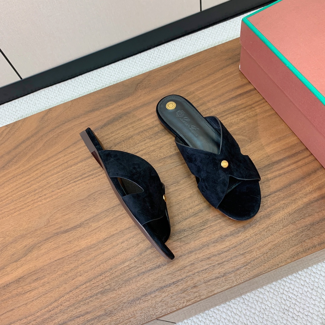 【Loro Piana】经典复古绝美平底拖鞋。简约即时髦、松弛的高级感。感受夏日感高级穿搭。面料羊京，内