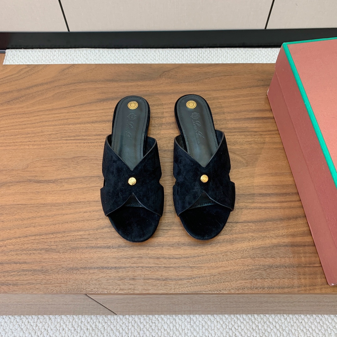 【Loro Piana】经典复古绝美平底拖鞋。简约即时髦、松弛的高级感。感受夏日感高级穿搭。面料羊京，内