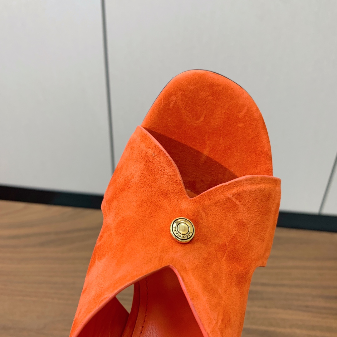 【Loro Piana】经典复古绝美坡跟拖鞋。简约即时髦、松弛的高级感。感受夏日感高级穿搭。面料羊京，内