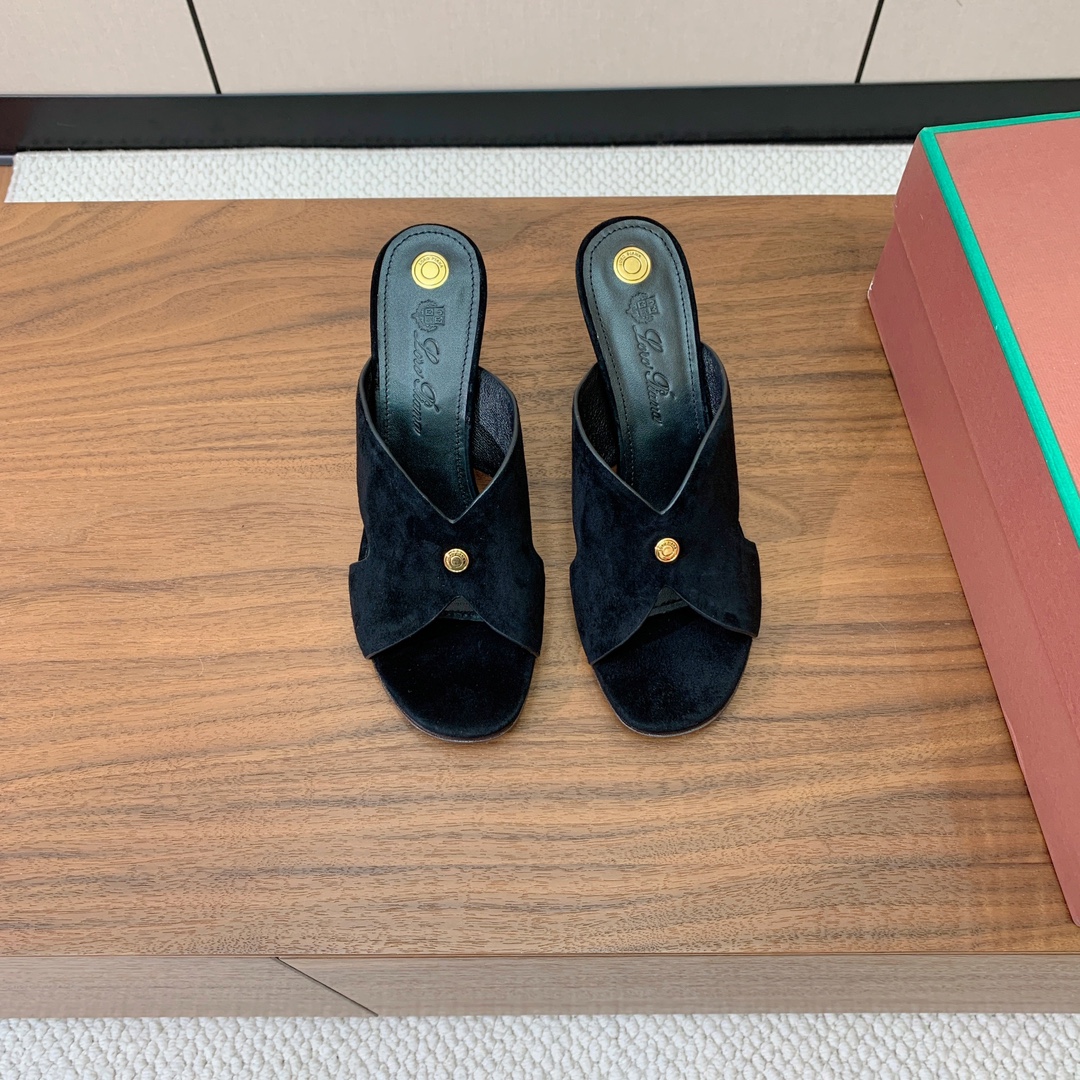 【Loro Piana】经典复古绝美坡跟拖鞋。简约即时髦、松弛的高级感。感受夏日感高级穿搭。面料羊京，内