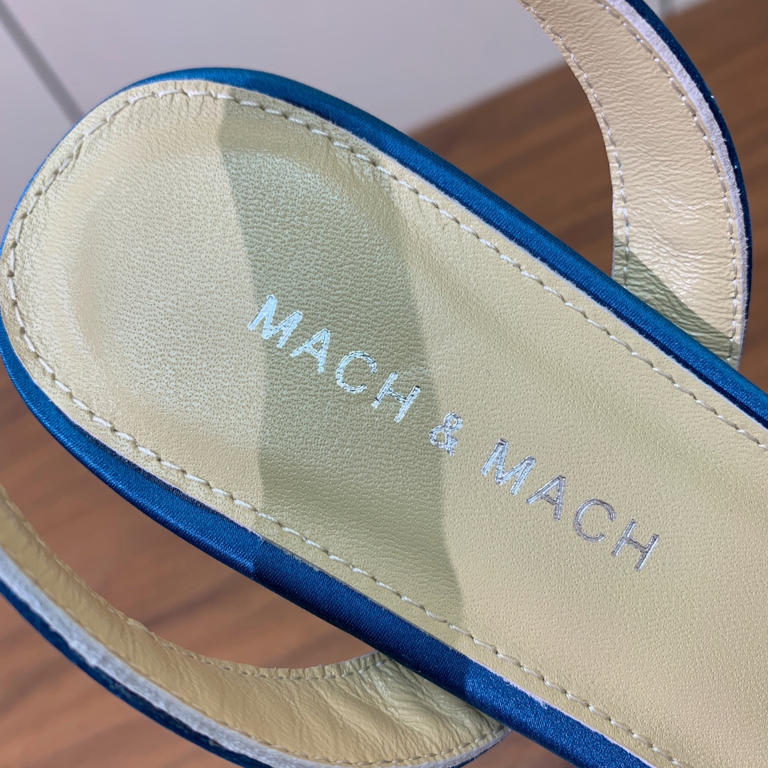 【Mach＆Mach】蕾丝钻面单鞋。可咸可甜，随意搭配，美到极致。鞋面蕾丝网，羊皮垫脚。真皮大底。跟高5