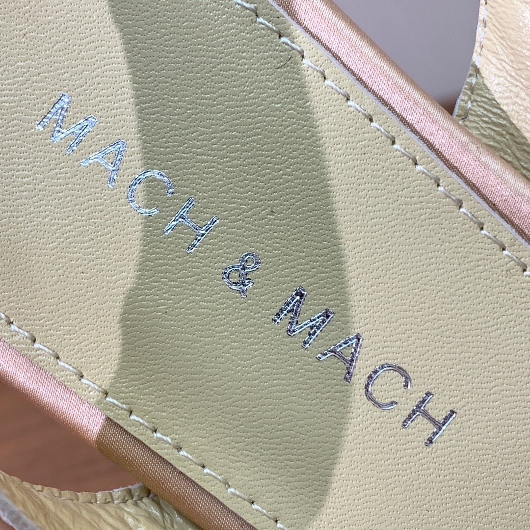 【Mach＆Mach】蕾丝钻面单鞋。可咸可甜，随意搭配，美到极致。鞋面蕾丝网，羊皮垫脚。真皮大底。跟高5