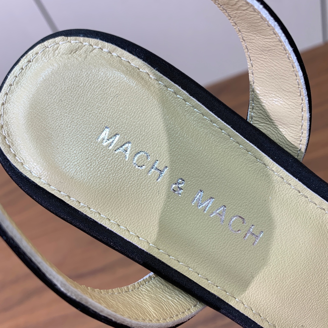【Mach＆Mach】蕾丝钻面单鞋。可咸可甜，随意搭配，美到极致。鞋面蕾丝网，羊皮垫脚。真皮大底。跟高5