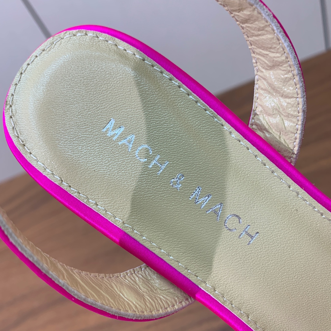 【Mach＆Mach】蝴蝶结真丝单鞋。简约气质款式。鞋面真丝。羊皮内里，真皮大底。跟高5.5cm
码数：