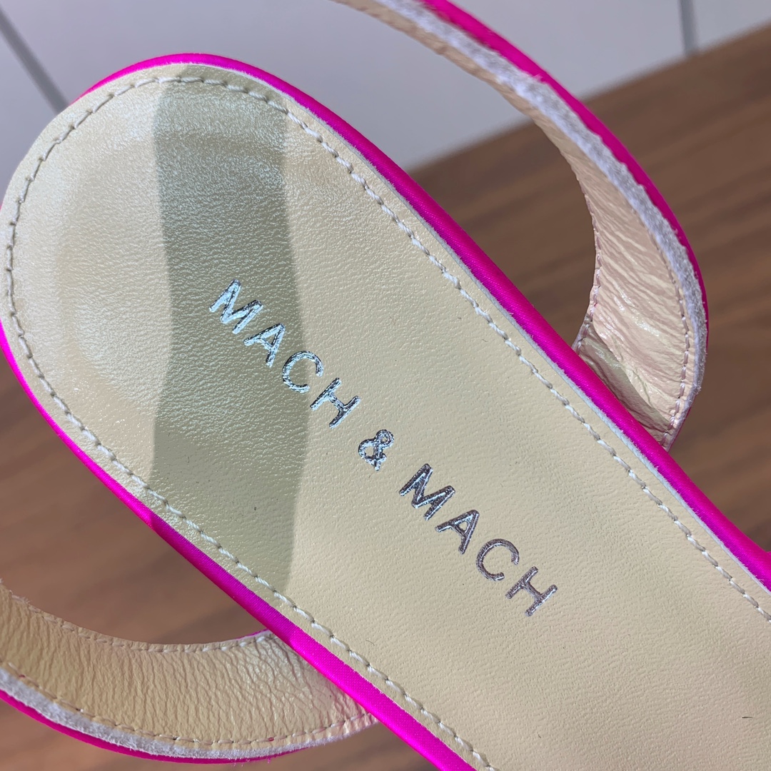 【Mach＆Mach】蝴蝶结真丝单鞋。简约气质款式。鞋面真丝。羊皮内里，真皮大底。跟高5.5cm
码数：