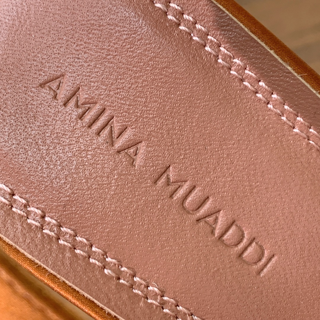 【Amina Muaddi】后空尖头单鞋。简约气质款。鞋面真丝、豹纹、漆皮。羊皮垫脚、注塑真皮大底。跟高