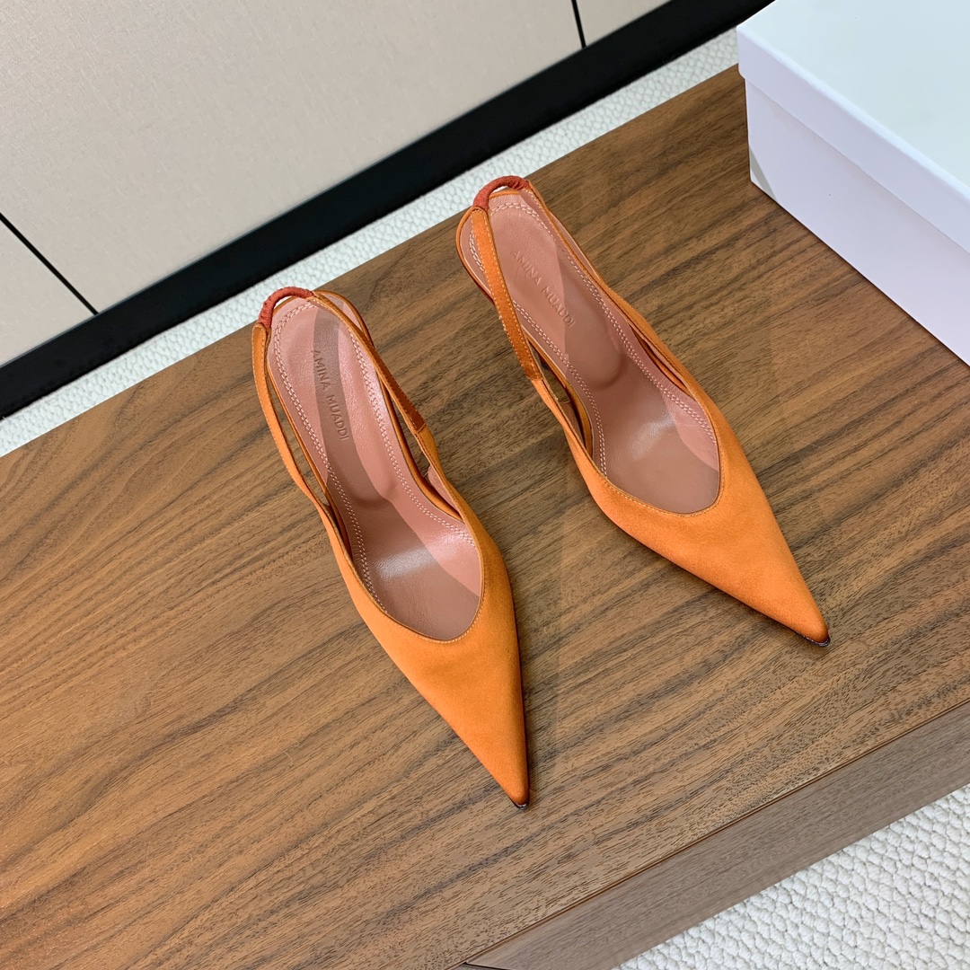 【Amina Muaddi】后空尖头单鞋。简约气质款。鞋面真丝、豹纹、漆皮。羊皮垫脚、注塑真皮大底。跟高