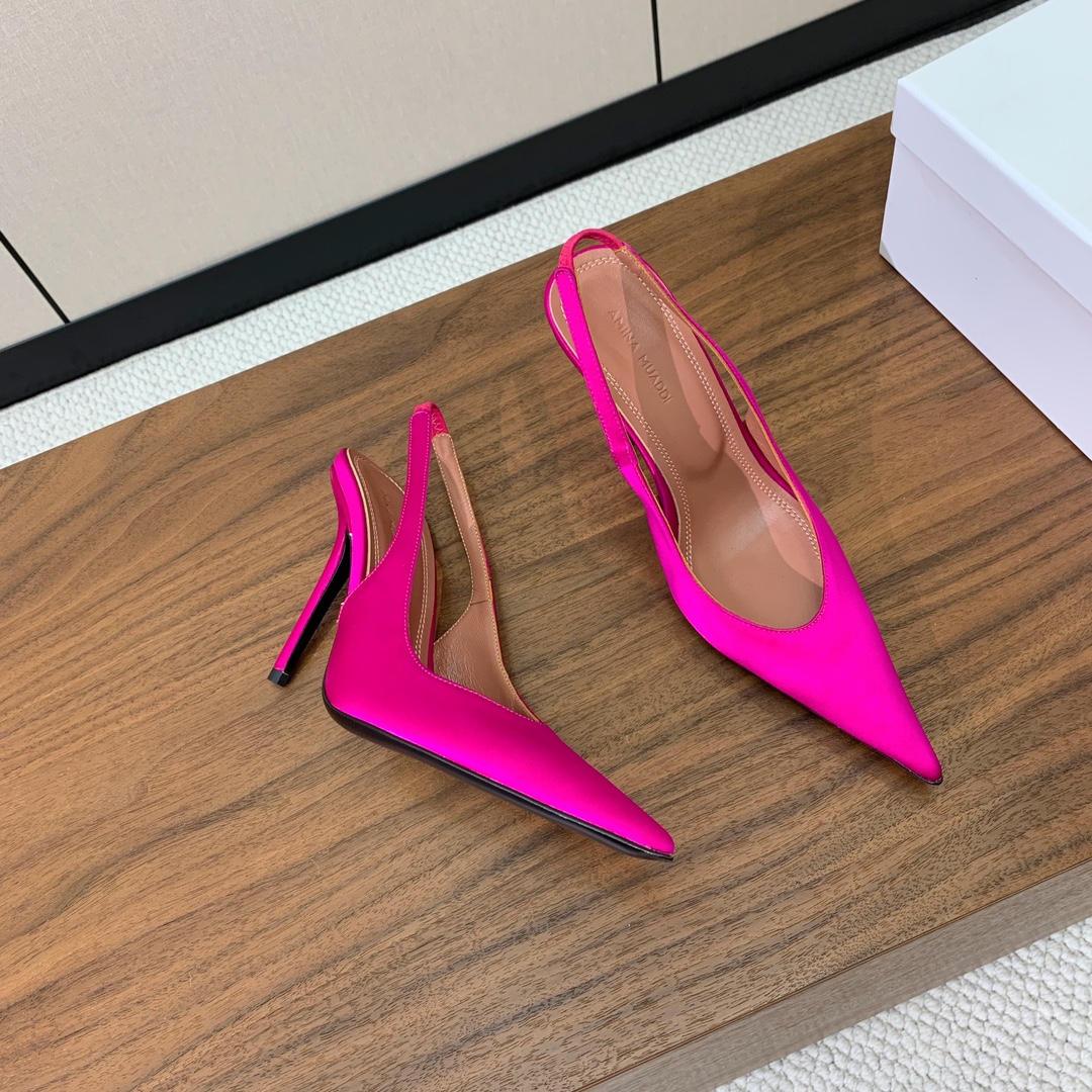 【Amina Muaddi】后空尖头单鞋。简约气质款。鞋面真丝、豹纹、漆皮。羊皮垫脚、注塑真皮大底。跟高