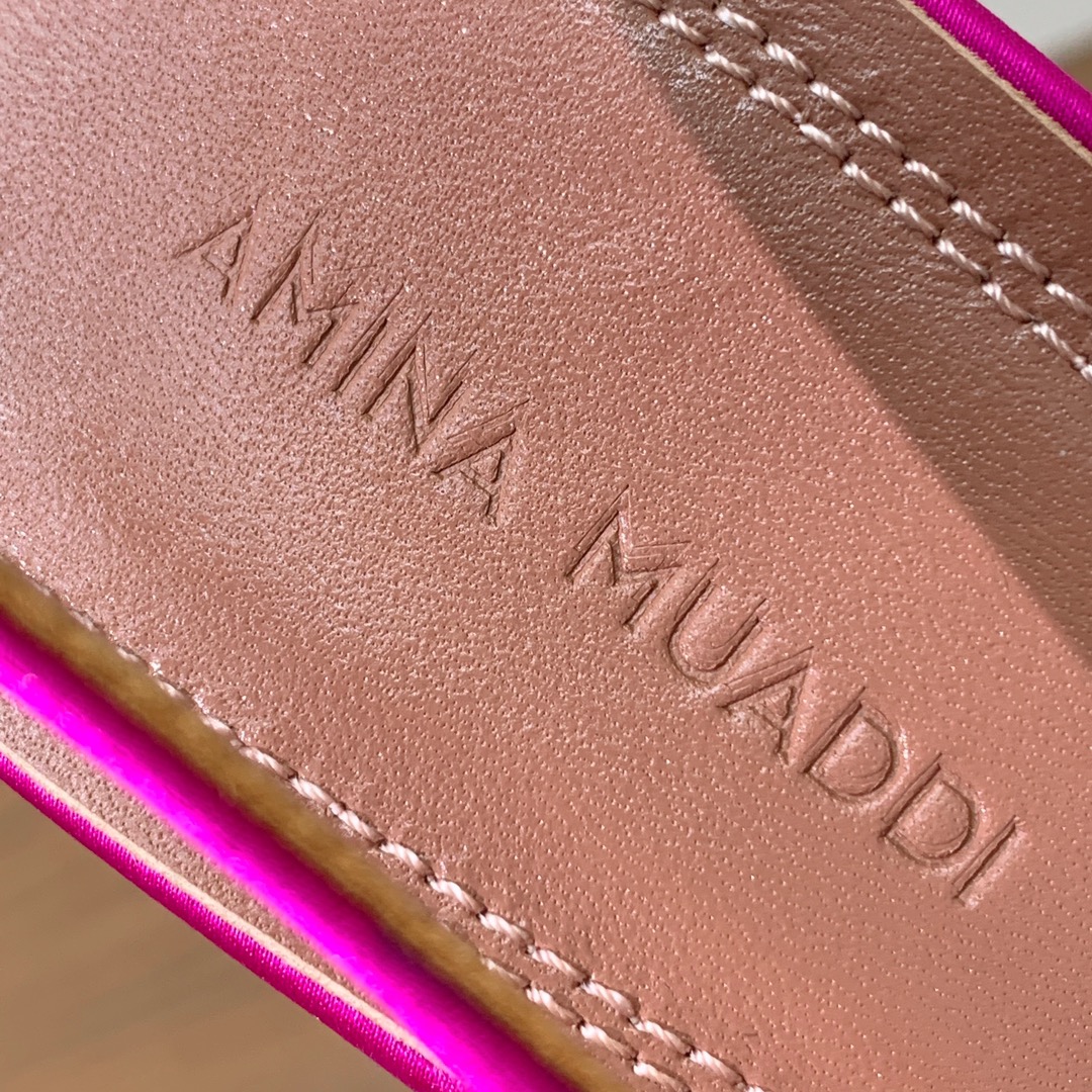 【Amina Muaddi】后空尖头单鞋。简约气质款。鞋面真丝、豹纹、漆皮。羊皮垫脚、注塑真皮大底。跟高