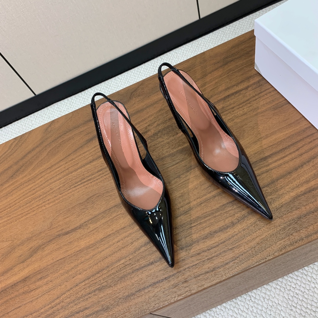 【Amina Muaddi】后空尖头单鞋。简约气质款。鞋面真丝、豹纹、漆皮。羊皮垫脚、注塑真皮大底。跟高