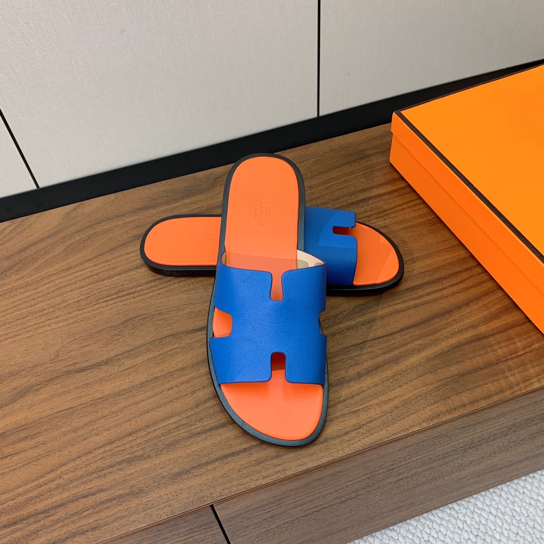 【Herm*s】情侣款H拖系列。经典简约时尚百搭，以“H”标志性图案鞋面为灵感打造休闲造型。鞋面定制进口