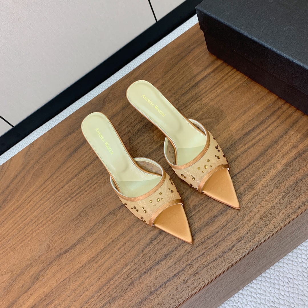 【Anderea Wazen】网钻拖鞋。非常的美，上脚无敌了。鞋面进口网面烫钻。羊皮垫脚。真皮大底，跟高