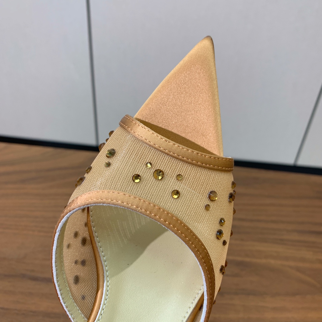 【Anderea Wazen】网钻拖鞋。非常的美，上脚无敌了。鞋面进口网面烫钻。羊皮垫脚。真皮大底，跟高