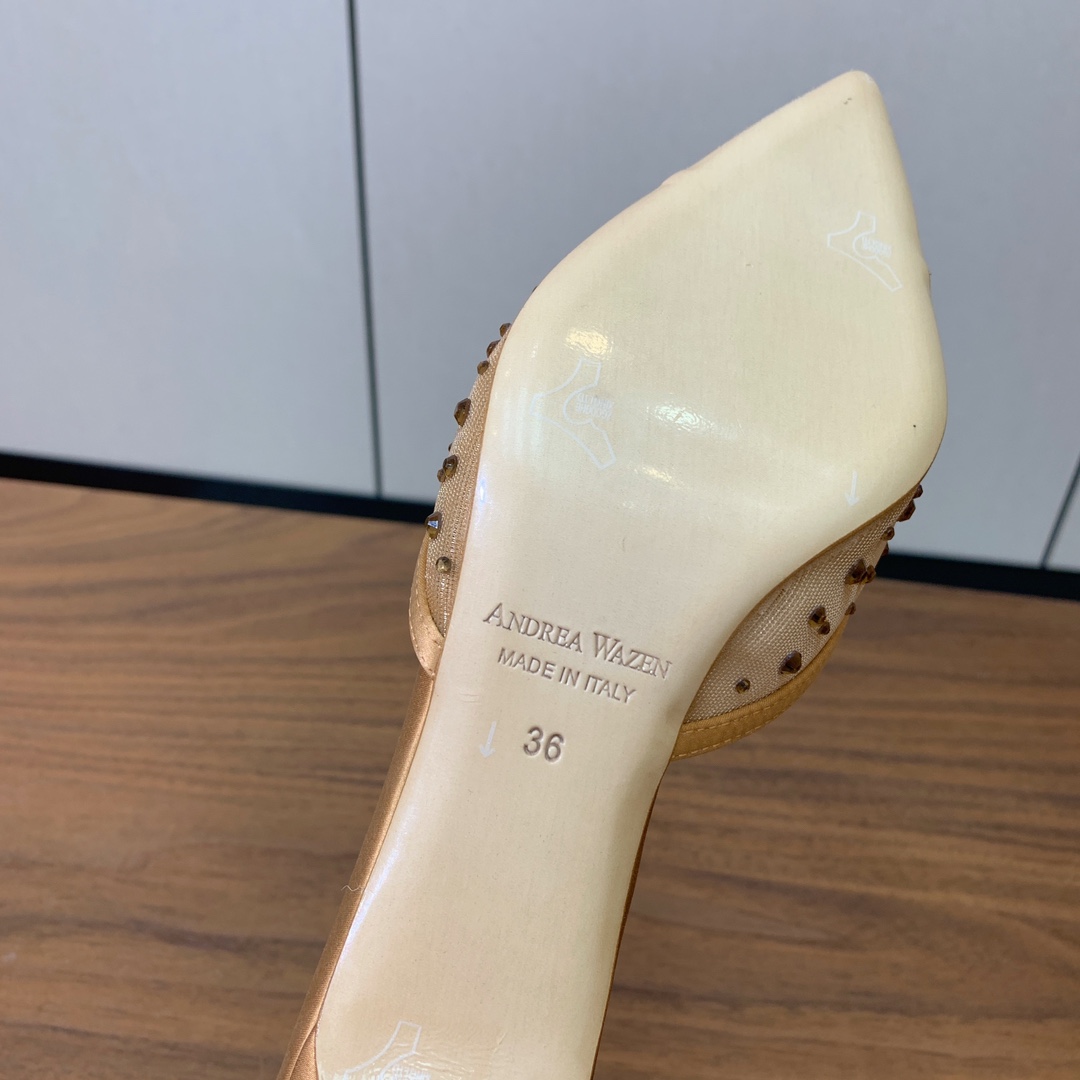 【Anderea Wazen】网钻拖鞋。非常的美，上脚无敌了。鞋面进口网面烫钻。羊皮垫脚。真皮大底，跟高