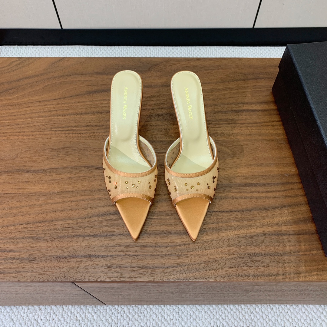 【Anderea Wazen】网钻拖鞋。非常的美，上脚无敌了。鞋面进口网面烫钻。羊皮垫脚。真皮大底，跟高