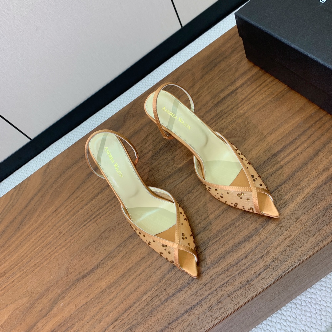 【Anderea Wazen】网钻凉鞋。非常的美，上脚无敌了。鞋面进口网面烫钻。羊皮垫脚。真皮大底，跟高