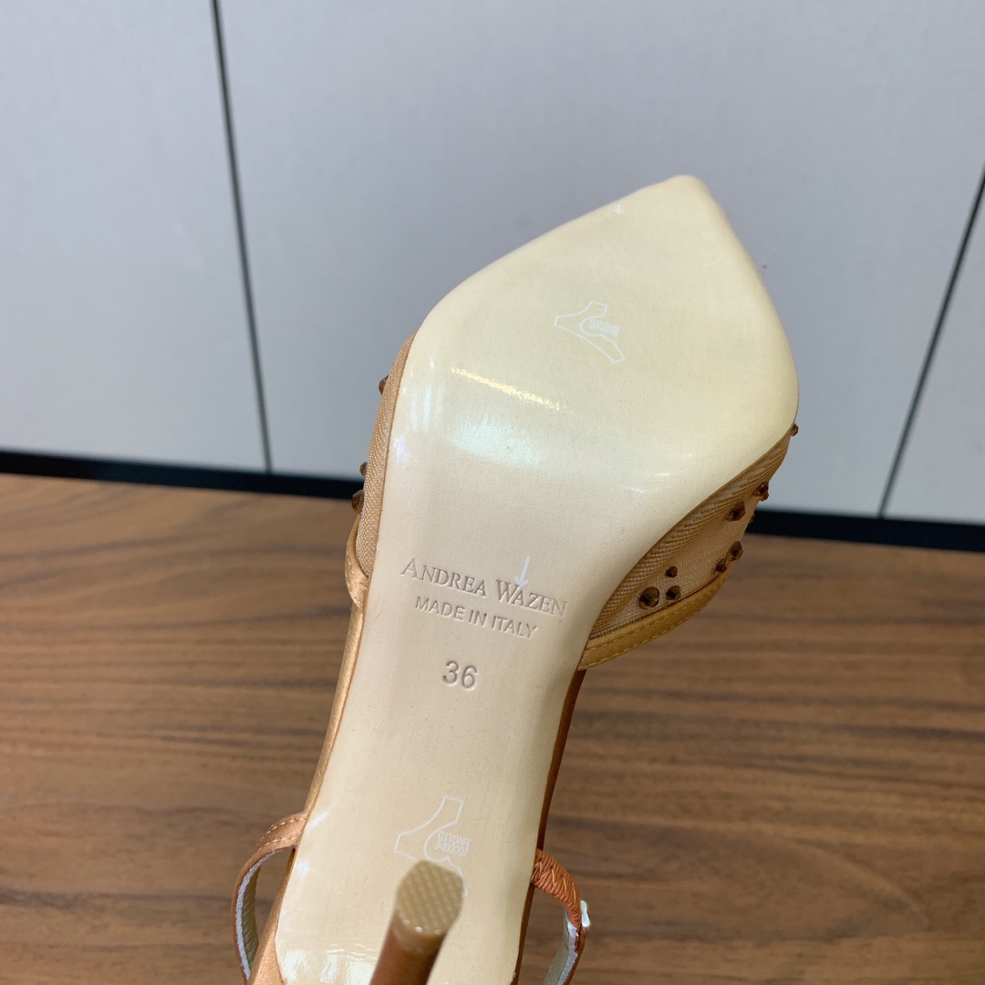 【Anderea Wazen】网钻凉鞋。非常的美，上脚无敌了。鞋面进口网面烫钻。羊皮垫脚。真皮大底，跟高