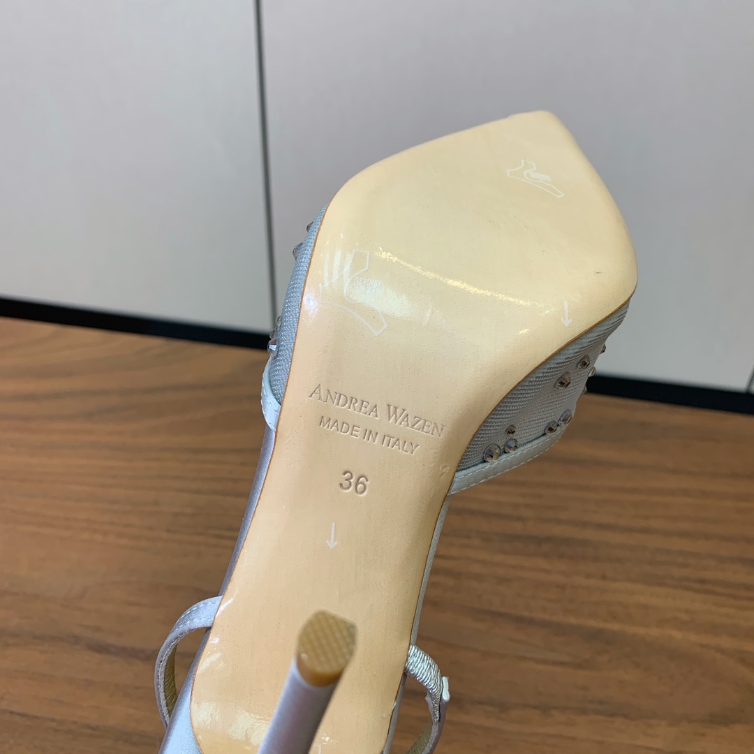 【Anderea Wazen】网钻凉鞋。非常的美，上脚无敌了。鞋面进口网面烫钻。羊皮垫脚。真皮大底，跟高