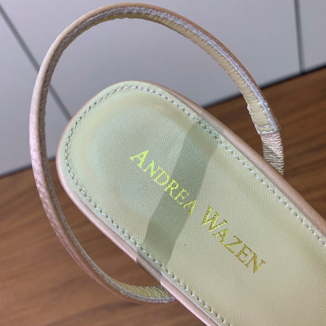 【Anderea Wazen】网钻凉鞋。非常的美，上脚无敌了。鞋面进口网面烫钻。羊皮垫脚。真皮大底，跟高