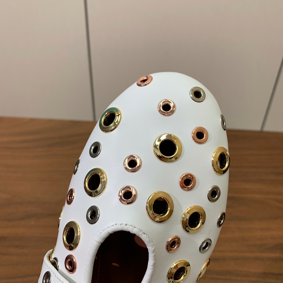 【Alaia】芭蕾舞平底鞋。顶级版。超级火，上脚超舒服超美。鞋面牛皮，羊皮垫脚，橡胶底，原版小皮箱。
码