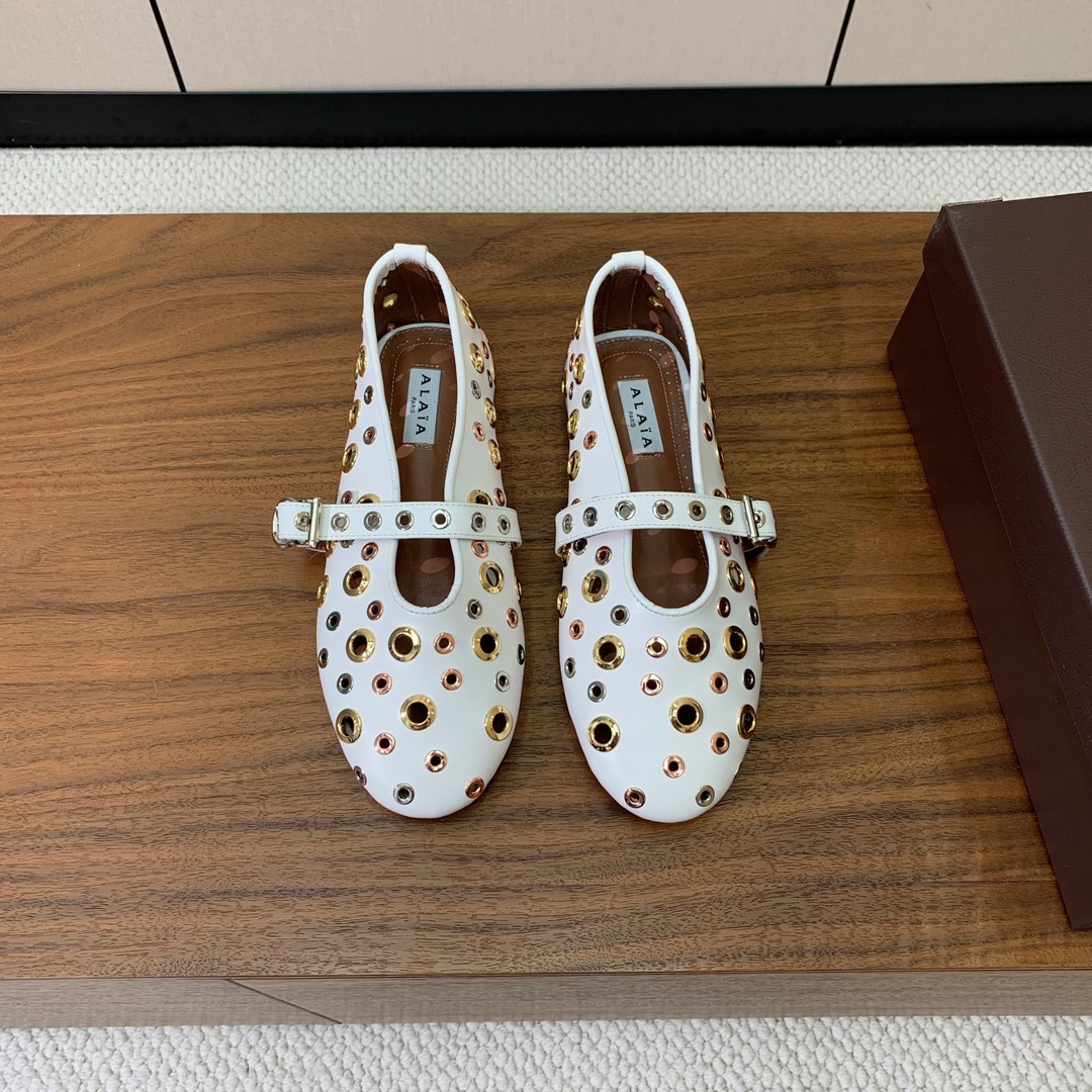 【Alaia】芭蕾舞平底鞋。顶级版。超级火，上脚超舒服超美。鞋面牛皮，羊皮垫脚，橡胶底，原版小皮箱。
码