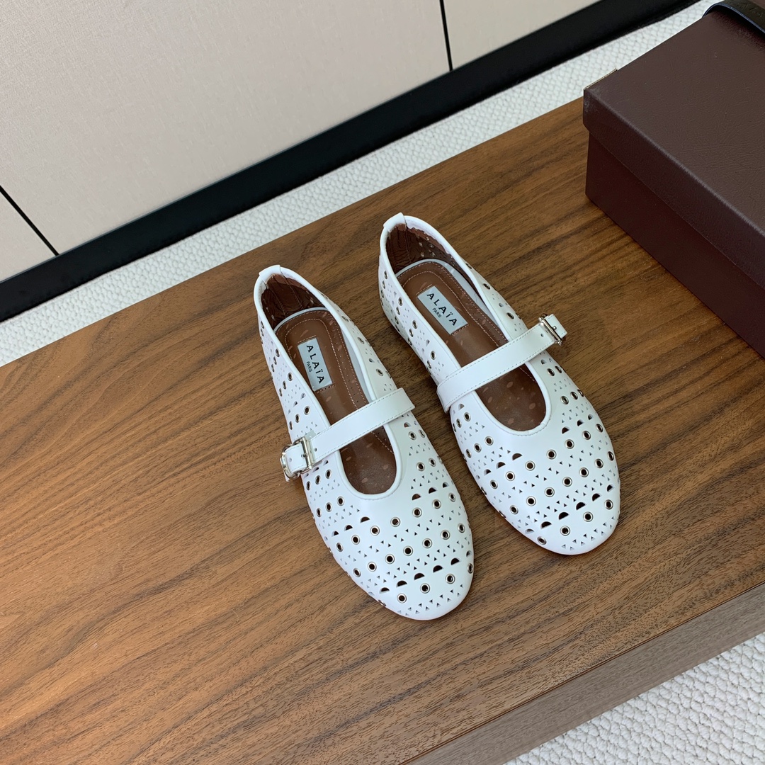 【Alaia】芭蕾舞平底鞋。顶级版。超级火，上脚超舒服超美。鞋面牛皮，羊皮垫脚，橡胶底，原版小皮箱。
码